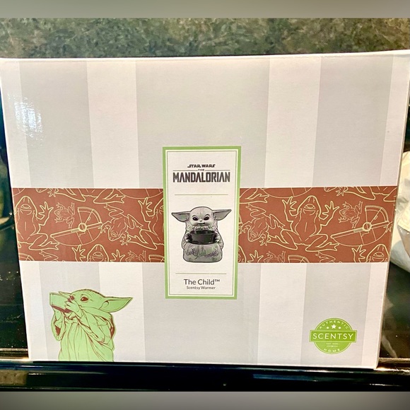 The Child SCENTSY Home Decor Plug In Wax Bar Candle Warmer Star Wars Yoda NEW - Picture 4 of 16